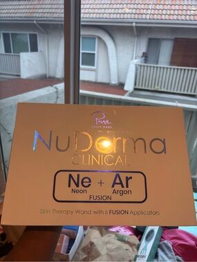 NuDerma Clinical Neon Skin Therapy Wand - Gold